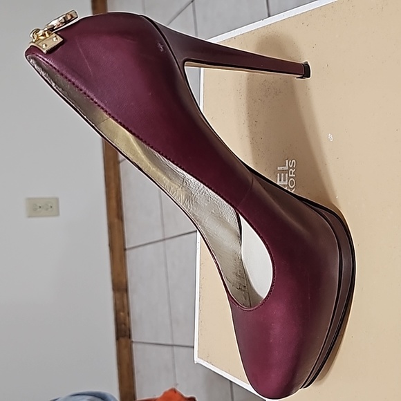 Michael Kors pumps - Picture 1 of 3